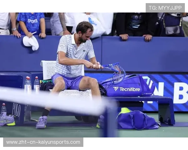 网球名将摔拍三次被直接判负