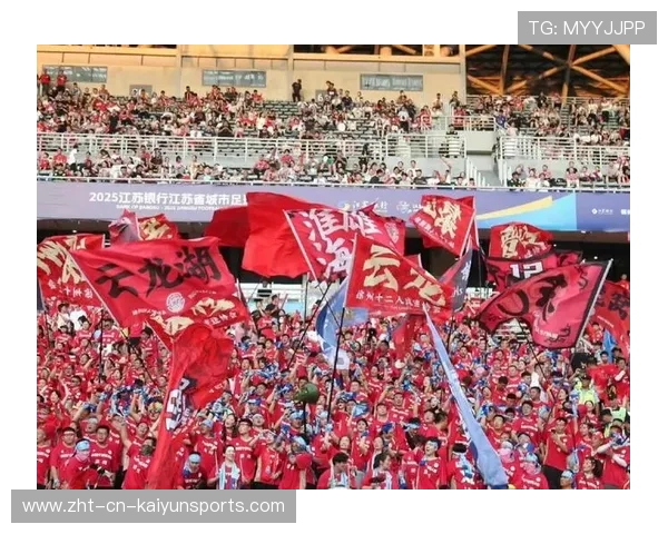 球迷疯狂支持,现场气氛火热!,球迷疯狂庆祝照片 球迷疯狂支持,现场气氛火热!,球迷疯狂庆祝照片