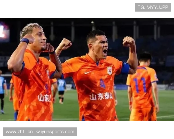 蒋光太禁区内头球解围阻断山东泰山反击